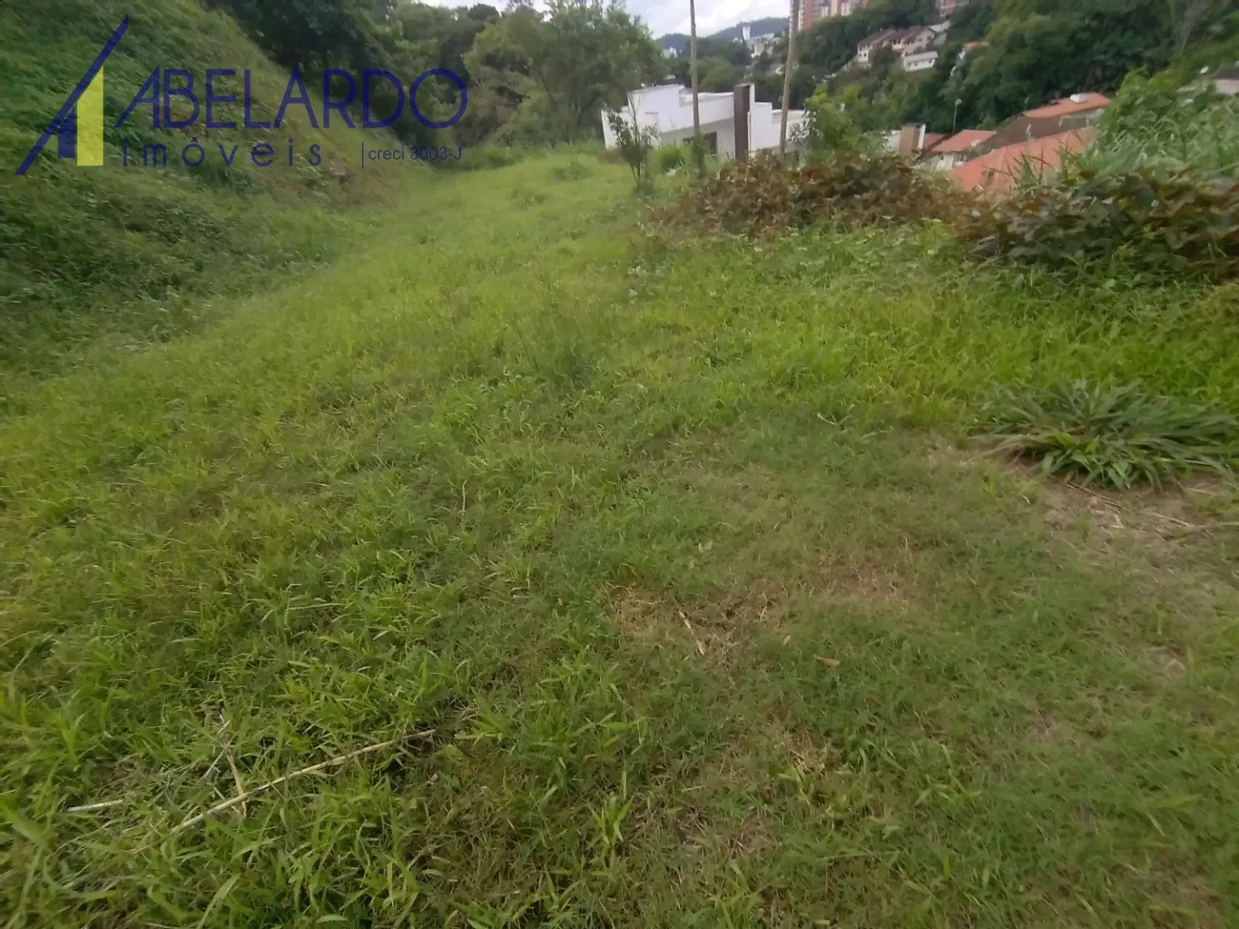 ABELARDO IMÓVEIS - OPORTUNIDADE! Terreno na Escola agrícola com 450m,sendo 15 metros de frente e fundos, 30 metros de lateral direita e esquerda.Terreno plano.Rua tranquila próximo à GreenHouse - Blumenau. — foto 4