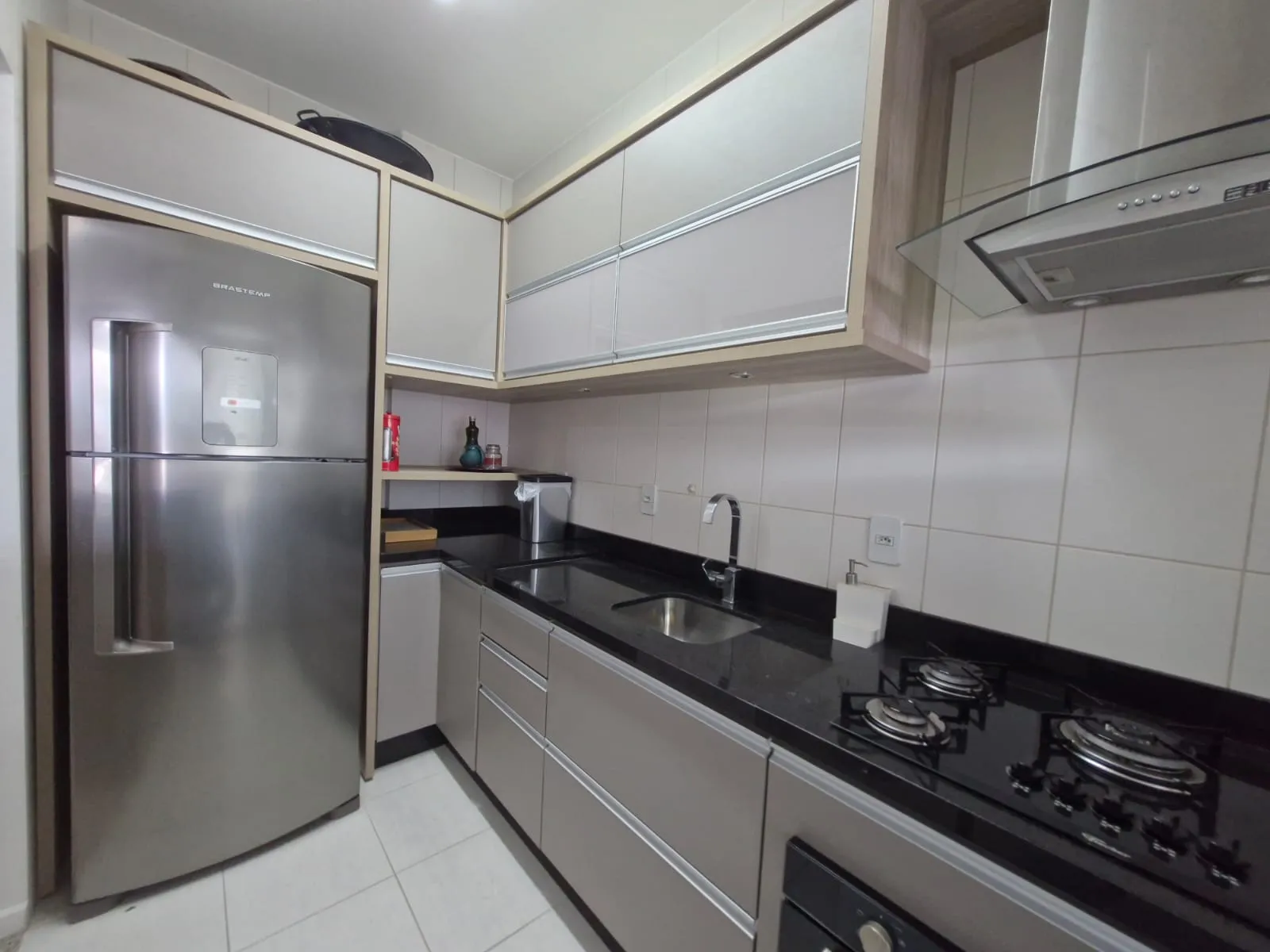 Apartamento à venda com 2 quartos, sendo 1 suíte, 1 vaga, 77m² na Rua Antenor Morais no Bom Abrigo, Florianópolis