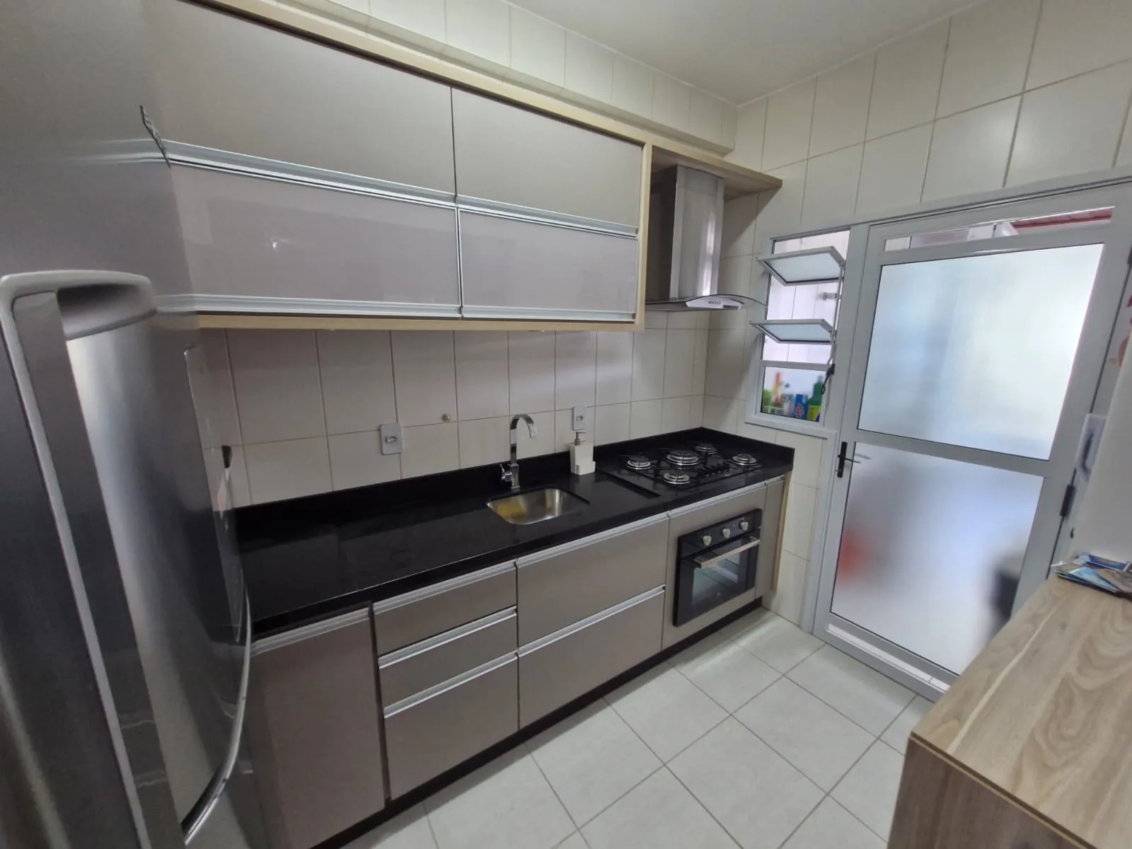 Apartamento à venda com 2 quartos, sendo 1 suíte, 1 vaga, 77m² na Rua Antenor Morais no Bom Abrigo, Florianópolis