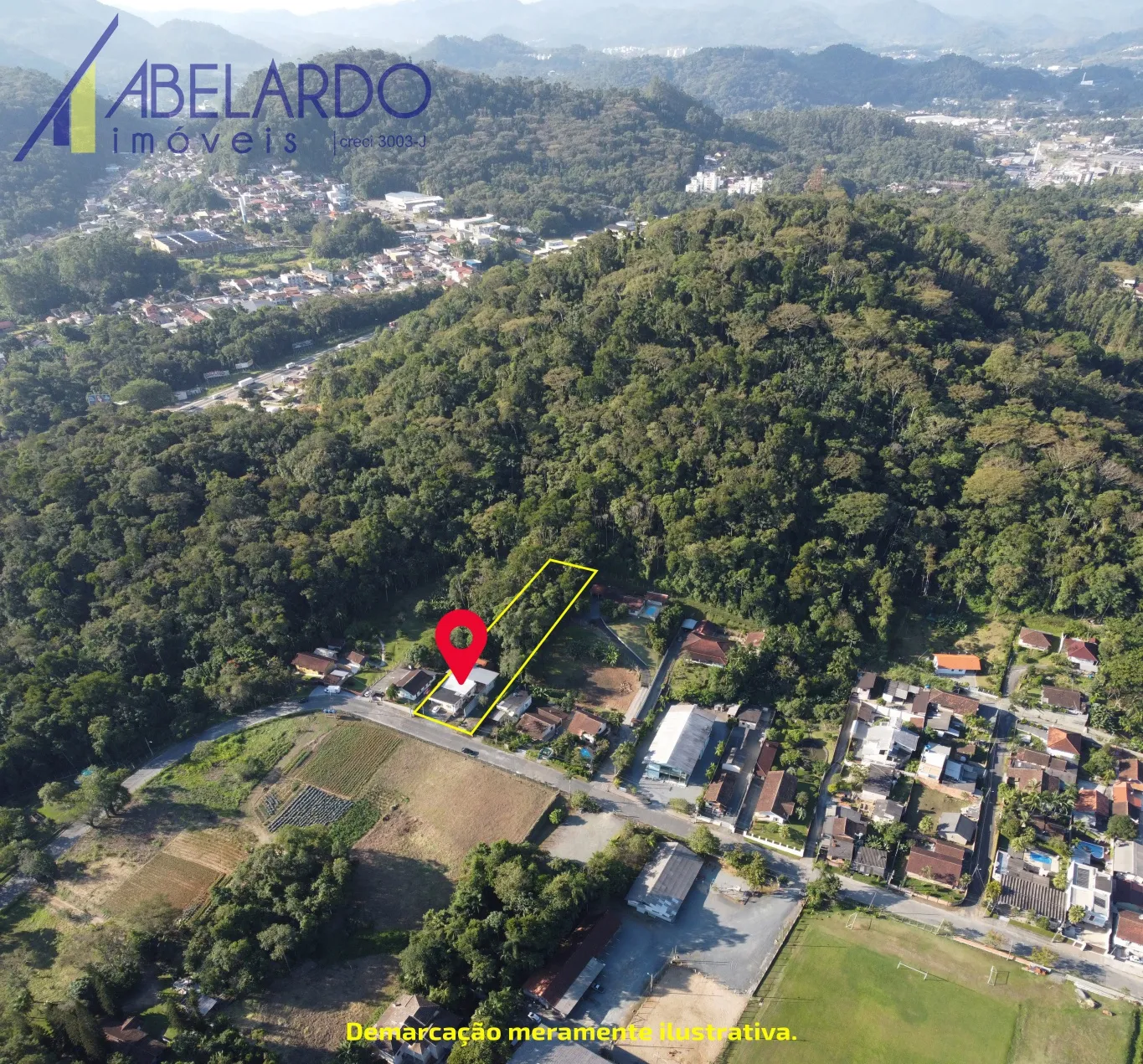 Precisa de um terreno para construir um galpão? Ou sua empresa? Também ótima opção para para construção de sobrados ou geminadas. Excelente terreno com ótimo potencial construtivo, apenas 500 metros da BR 470, no entorno de comércios e industrias. — foto 6