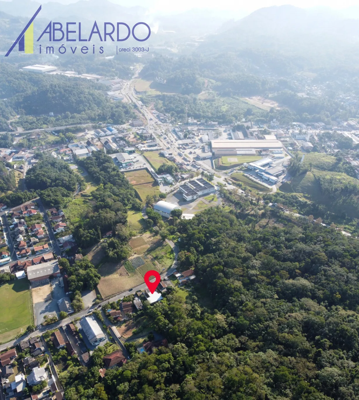 Precisa de um terreno para construir um galpão? Ou sua empresa? Também ótima opção para para construção de sobrados ou geminadas. Excelente terreno com ótimo potencial construtivo, apenas 500 metros da BR 470, no entorno de comércios e industrias. — foto 7