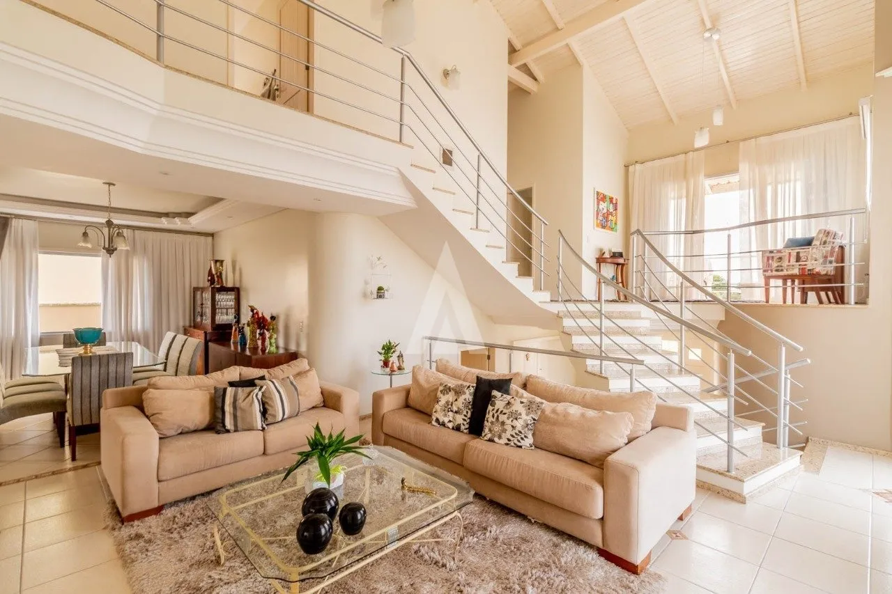 Sobrado com 1 suíte(s) mais 3 quarto(s) à venda no bairro Costa E Silva em Joinville, por R$ 1.225.000.00. — foto 3