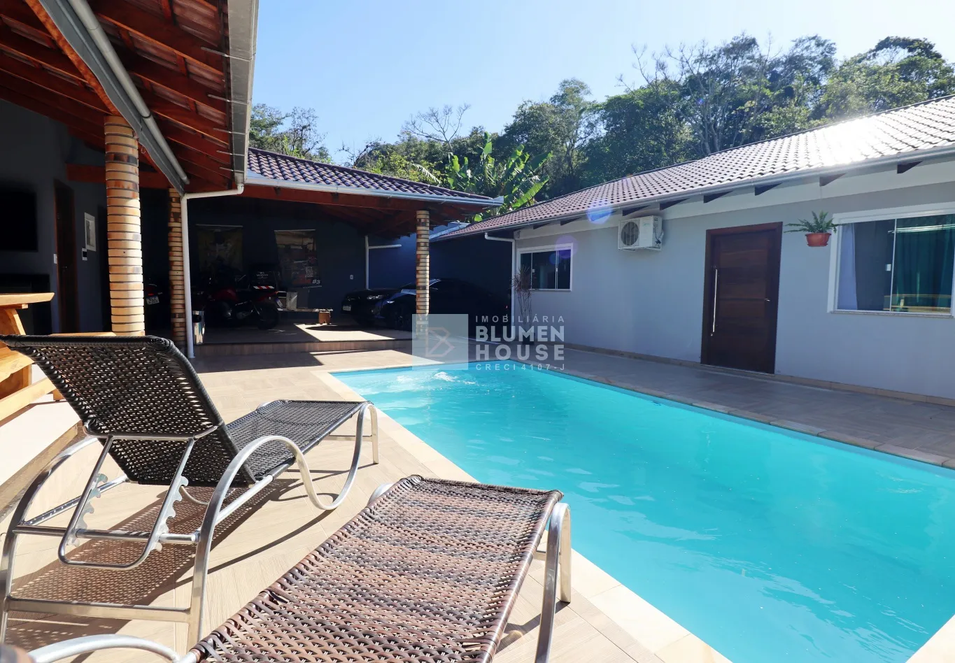 Casa no bairro Passo Manso com ampla área de festas e piscina! - foto 1