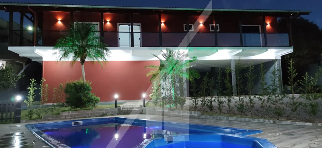 More numa residência prática e aconchegante! Muito bem construída no bairro Bela Vista, área de festas com churrasqueira e piscina adulto e infantil, são 3 dormitórios sendo 3 suítes. — foto 4