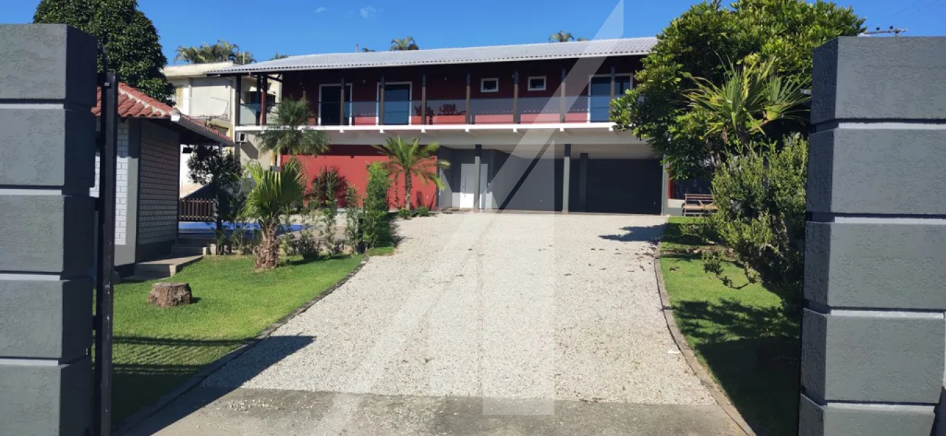 More numa residência prática e aconchegante! Muito bem construída no bairro Bela Vista, área de festas com churrasqueira e piscina adulto e infantil, são 3 dormitórios sendo 3 suítes. - foto 1