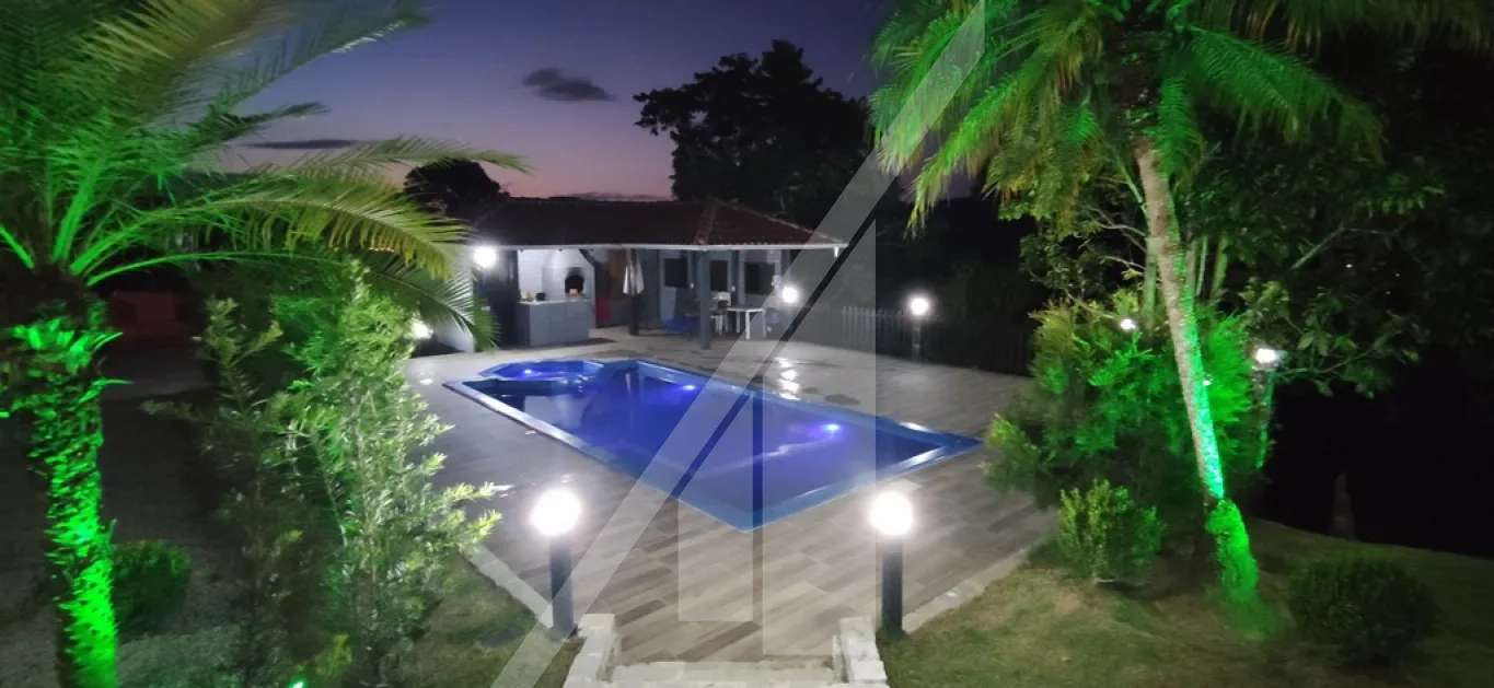 More numa residência prática e aconchegante! Muito bem construída no bairro Bela Vista, área de festas com churrasqueira e piscina adulto e infantil, são 3 dormitórios sendo 3 suítes. — foto 3