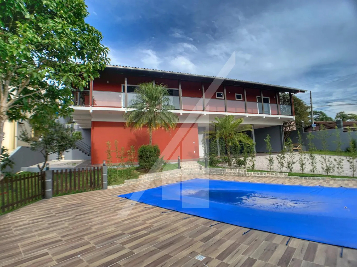 More numa residência prática e aconchegante! Muito bem construída no bairro Bela Vista, área de festas com churrasqueira e piscina adulto e infantil, são 3 dormitórios sendo 3 suítes. — foto 6