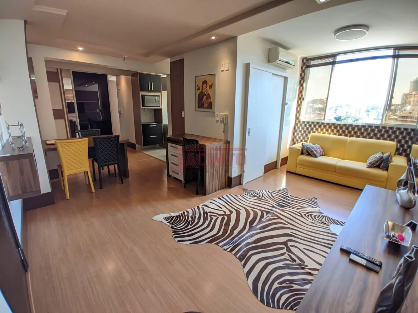 Loft no centro de Blumenau totalmente mobiliado, com um dormitório sendo suíte com closet e uma vaga de garagem. — foto 2