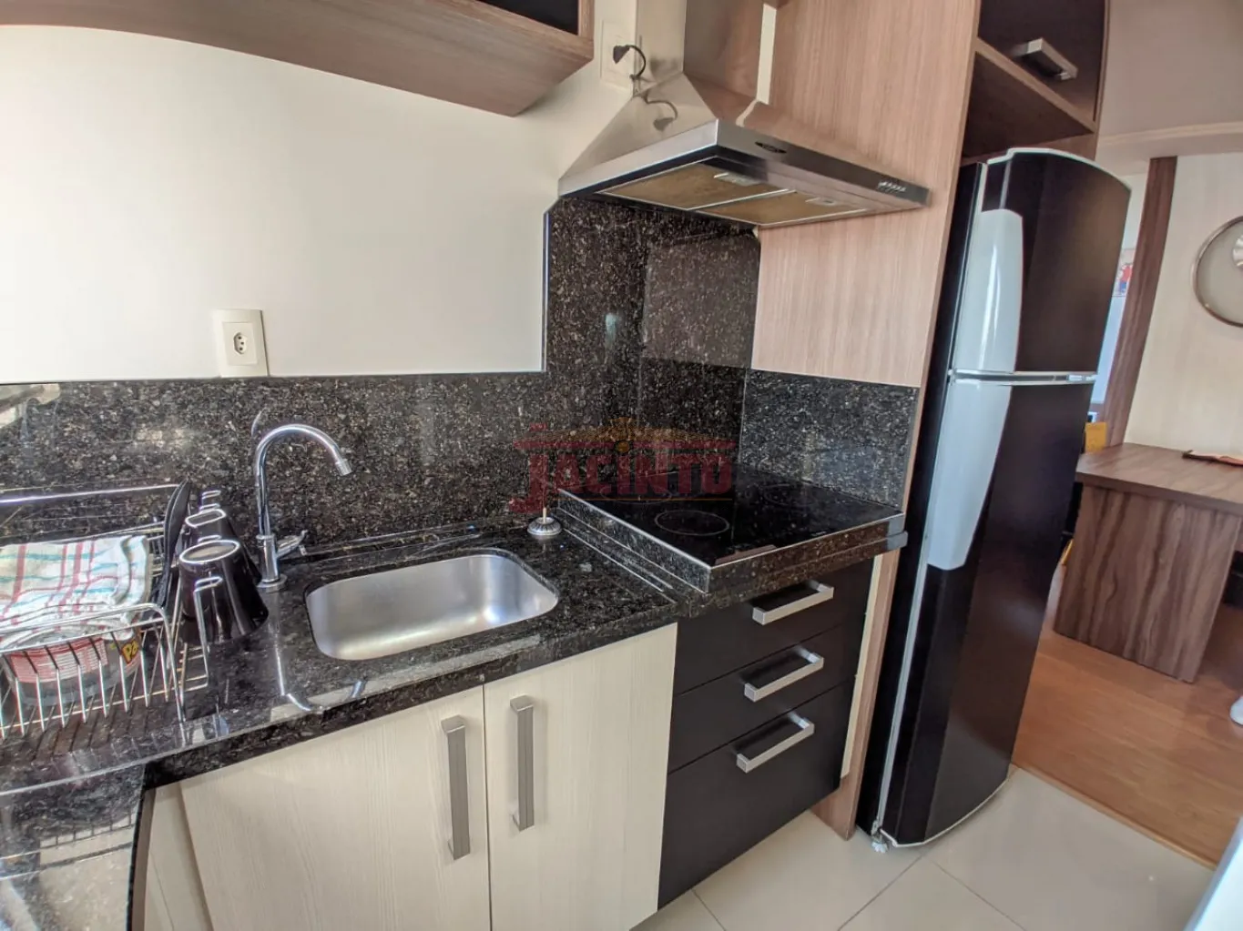 Loft no centro de Blumenau totalmente mobiliado, com um dormitório sendo suíte com closet e uma vaga de garagem. — foto 4