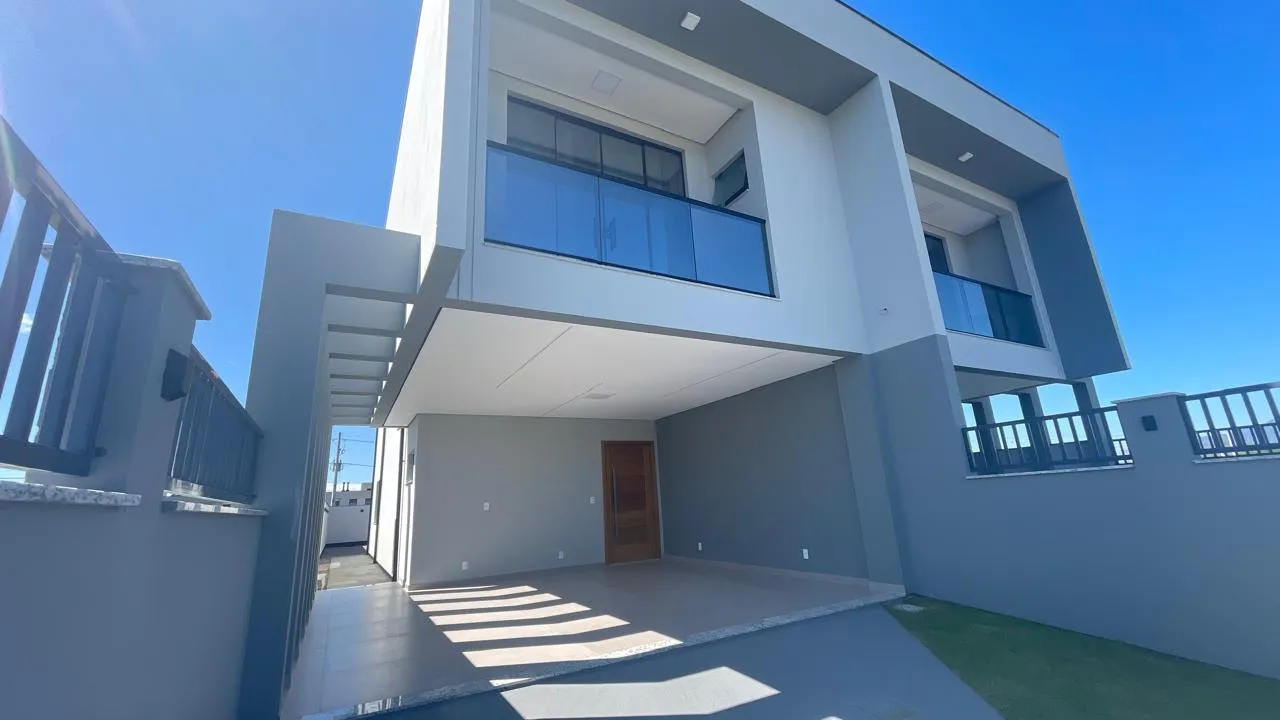 Casa à venda com 3 quartos, sendo 1 suíte, 2 vagas, 160m² na região do bairro Sertão do Maruim, próximo à Rua Vereador Arthur Manoel Mariano, São José