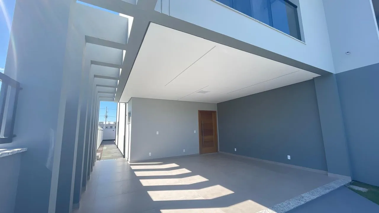 Casa à venda com 3 quartos, sendo 1 suíte, 2 vagas, 160m² na região do bairro Sertão do Maruim, próximo à Rua Vereador Arthur Manoel Mariano, São José