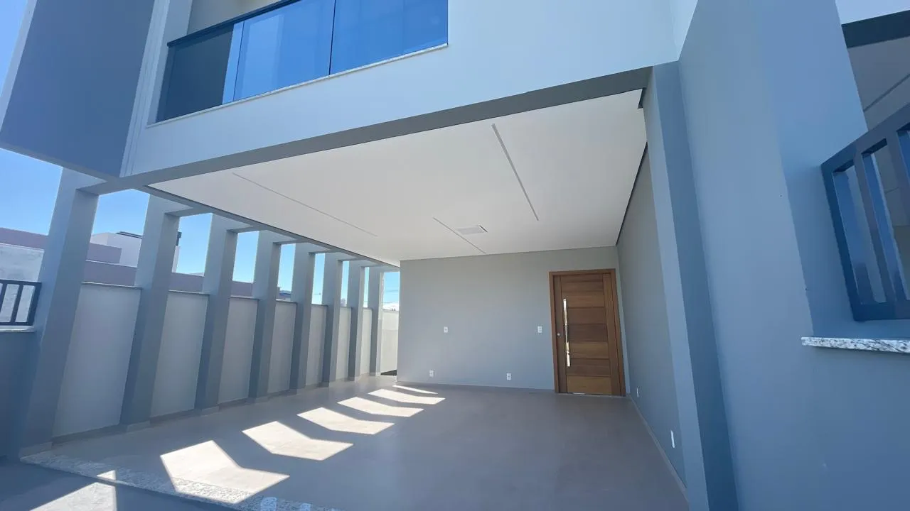 Casa à venda com 3 quartos, sendo 1 suíte, 2 vagas, 160m² na região do bairro Sertão do Maruim, próximo à Rua Vereador Arthur Manoel Mariano, São José