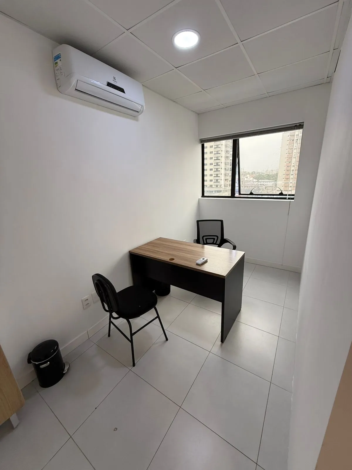 Sala/Escritório à venda, 27m² na Rua Irmãos Vieira no Campinas, São José