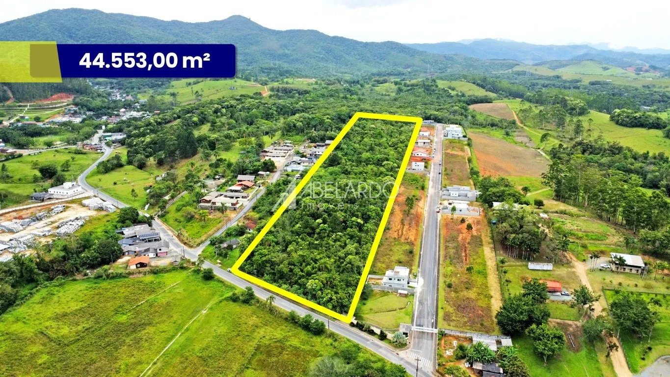 TERRENO SEMIPLANO COM ÁREA DE 44.553M, FAZENDO FRENTE EM 70 METROS - IDEAL PARA CONSTRUIR CONDOMÍNIO FECHADO, GALPÕES OU LOTEAMENTO - CIDADE DE ITAJAÍ - foto 1