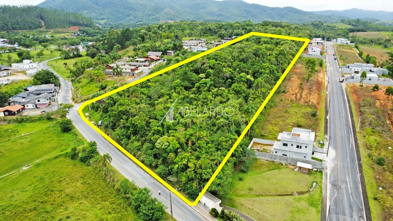 TERRENO SEMIPLANO COM ÁREA DE 44.553M, FAZENDO FRENTE EM 70 METROS - IDEAL PARA CONSTRUIR CONDOMÍNIO FECHADO, GALPÕES OU LOTEAMENTO - CIDADE DE ITAJAÍ — foto 2