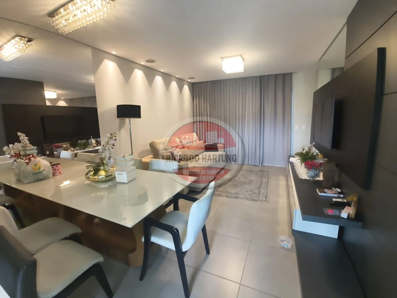 Sobrado escriturado, averbado, quitado e finamente decorado e mobiliado, localizado no bairro Garcia - foto 1