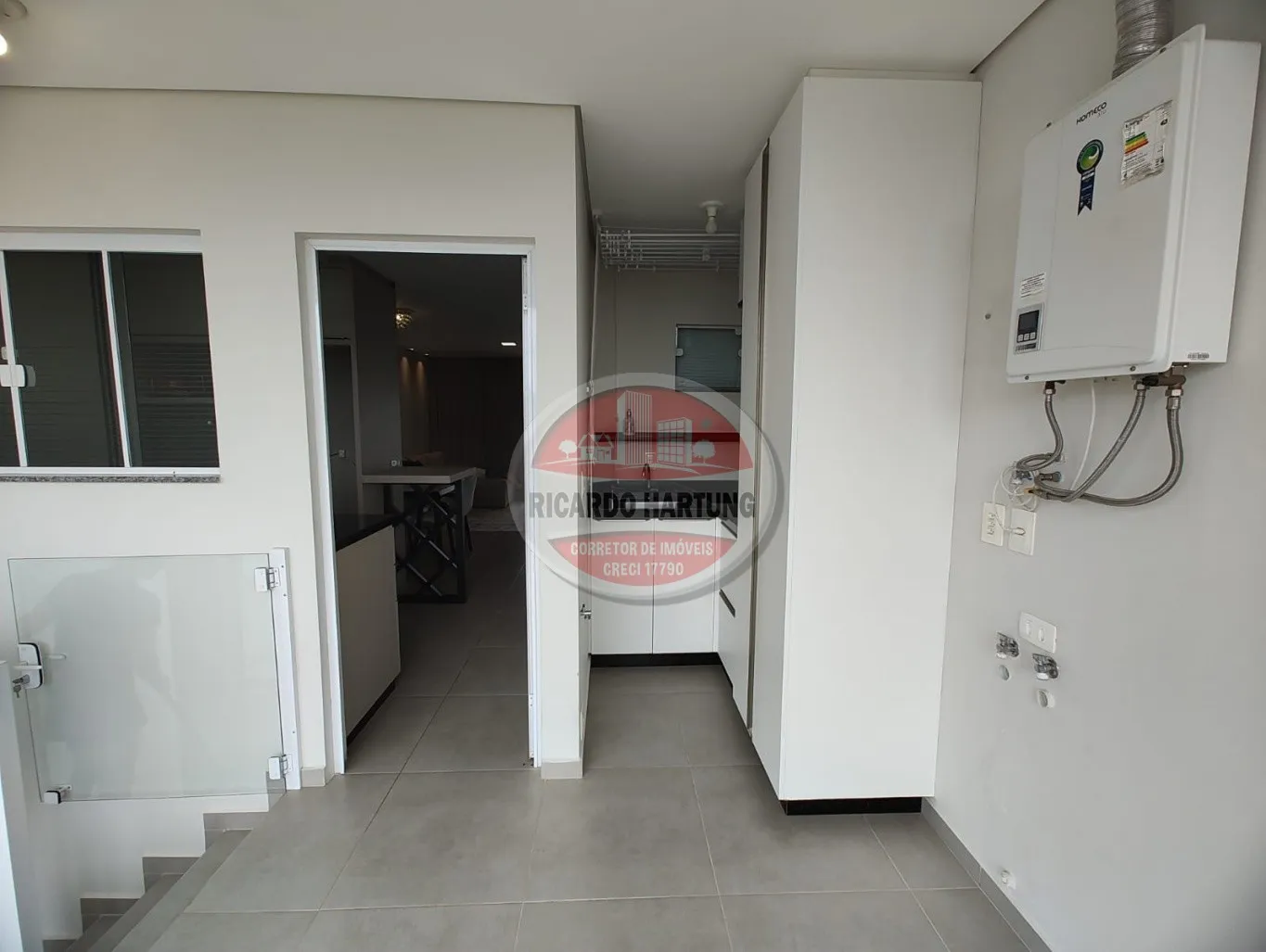 Sobrado escriturado, averbado, quitado e finamente decorado e mobiliado, localizado no bairro Garcia — foto 4