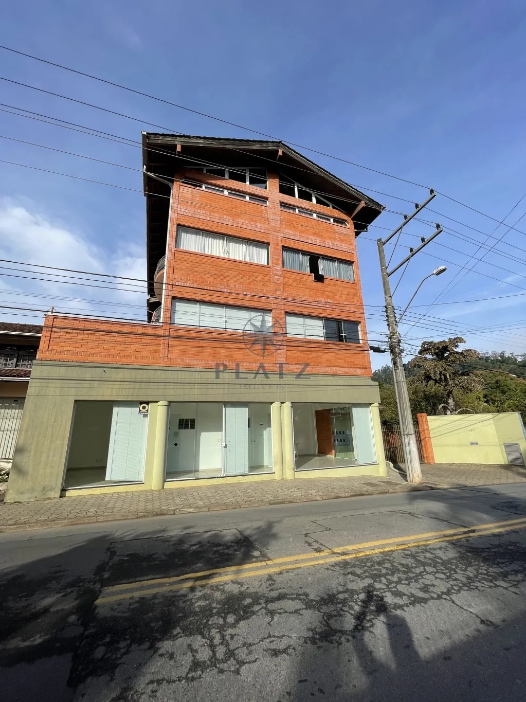 Sala Terrea de frente para a rua José Deeke na Escola Agrícola contendo 64,43m2 - foto 1