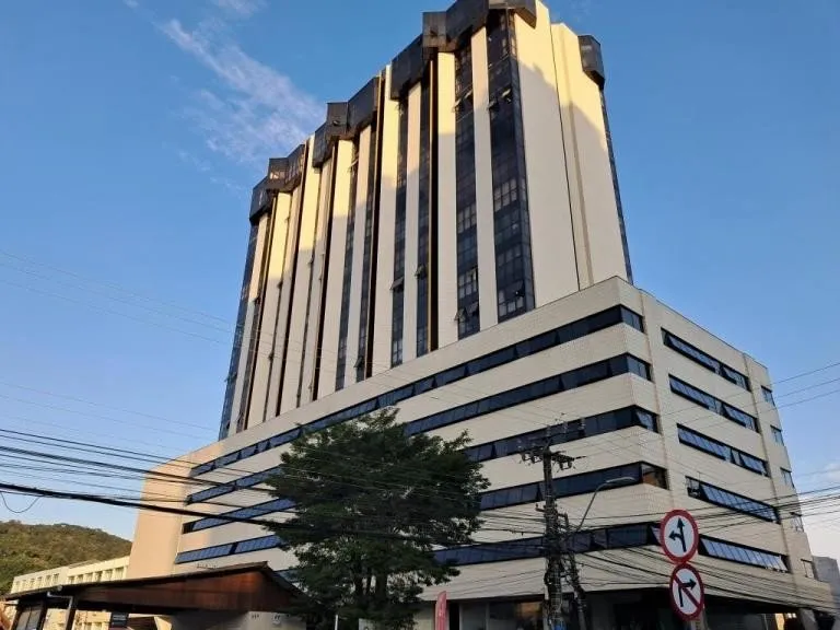Sala/Escritório à venda, 1 vaga, 33m² na região do bairro Centro, próximo à Rua Princesa Isabel, Joinville — foto 2