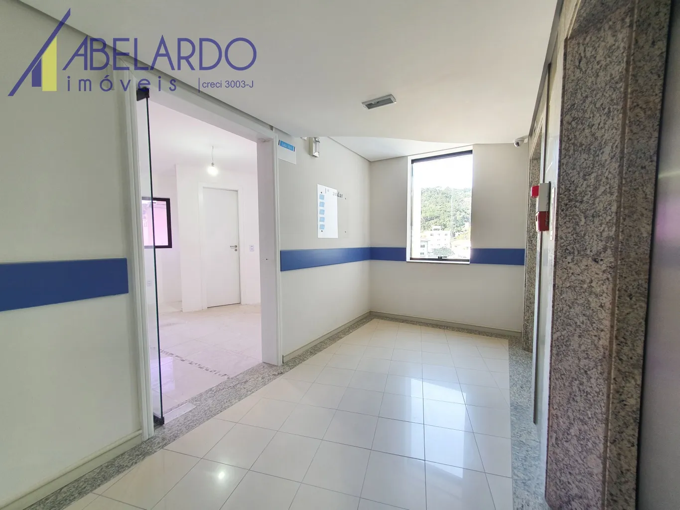 Oferta exclusiva de R$750.000,00 por R$700.000,00 por tempo limitado. Buscando uma sala comercial ampla? Este imóvel dispõe de 215,66 m privativos! 3 amplas salas integradas para melhor lhe atender estruturalmente. - foto 1