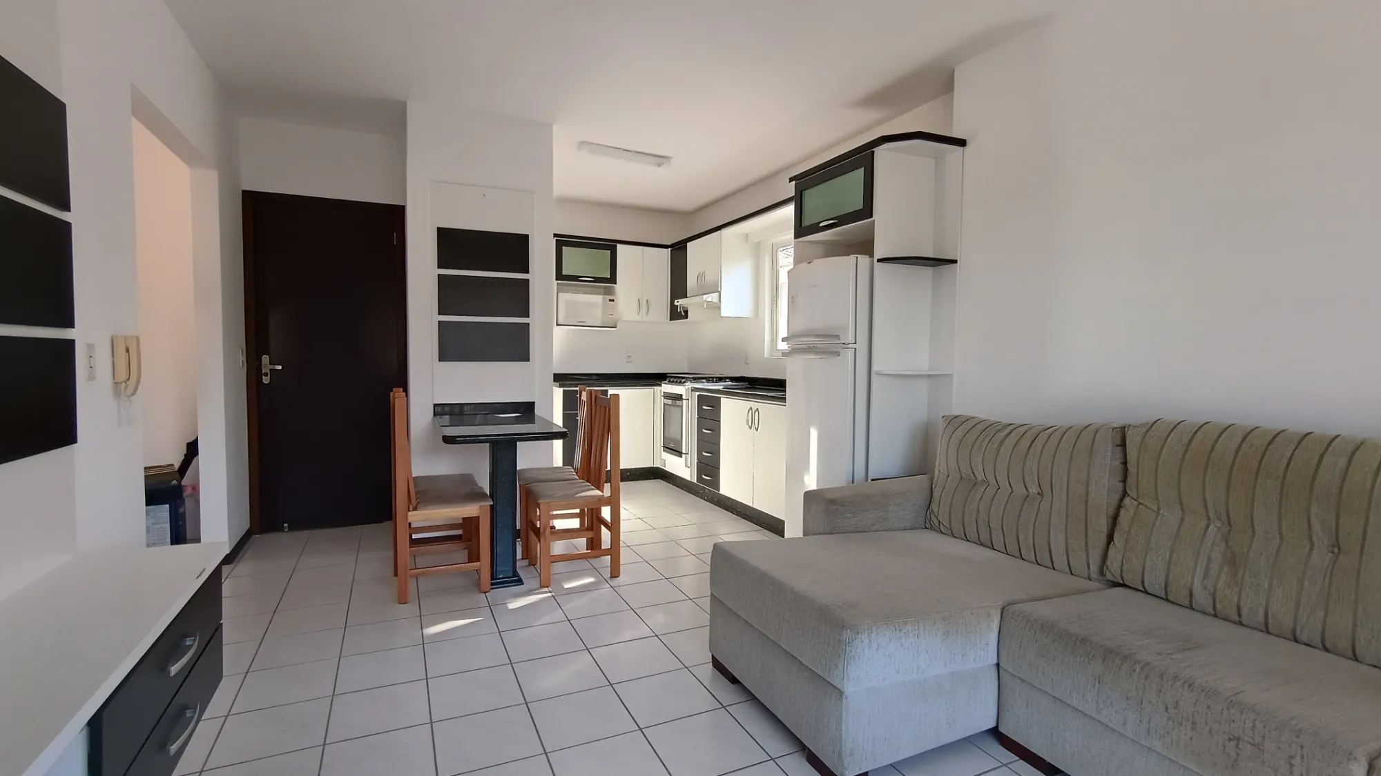 Apartamento à venda com 2 quartos, 1 vaga, 52m² na região do bairro Bela Vista, próximo à Rua Adriano Kormann, Gaspar