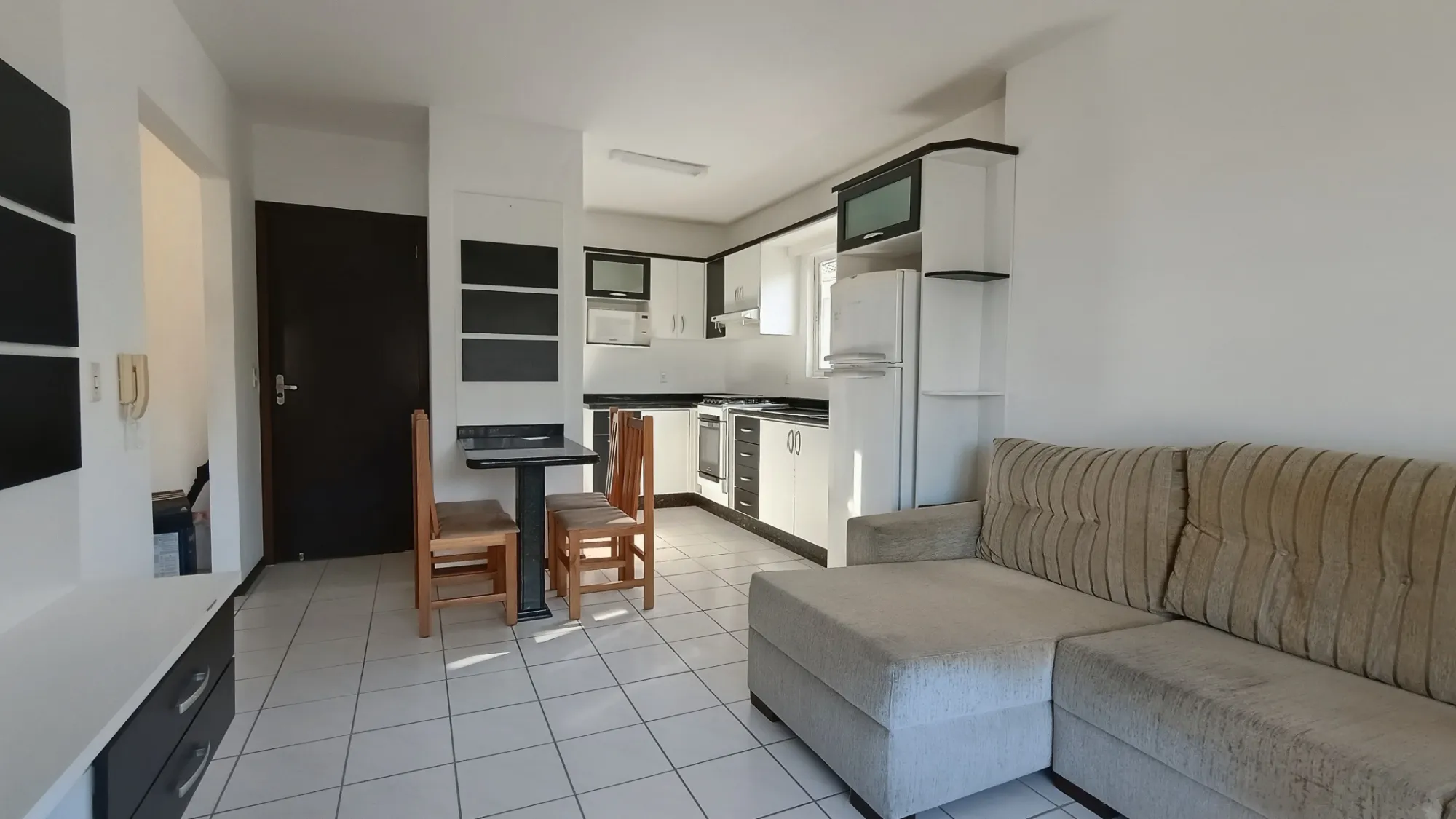 Apartamento à venda com 2 quartos, 1 vaga, 52m² na região do bairro Bela Vista, próximo à Rua Adriano Kormann, Gaspar