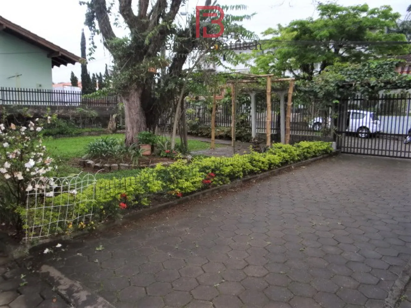 Casa residencial / comercial nas proximidades da Millium - Escola Agrícola. Duas casas no terreno — foto 6