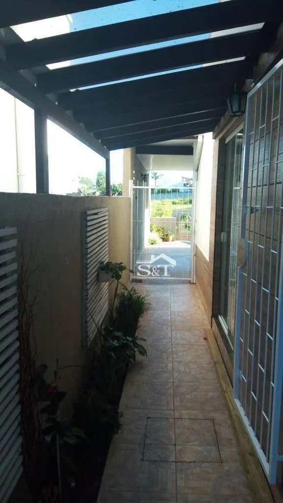 Sobrado com 3 dormitórios, e kitnet nos fundos, com escritura pública! — foto 7