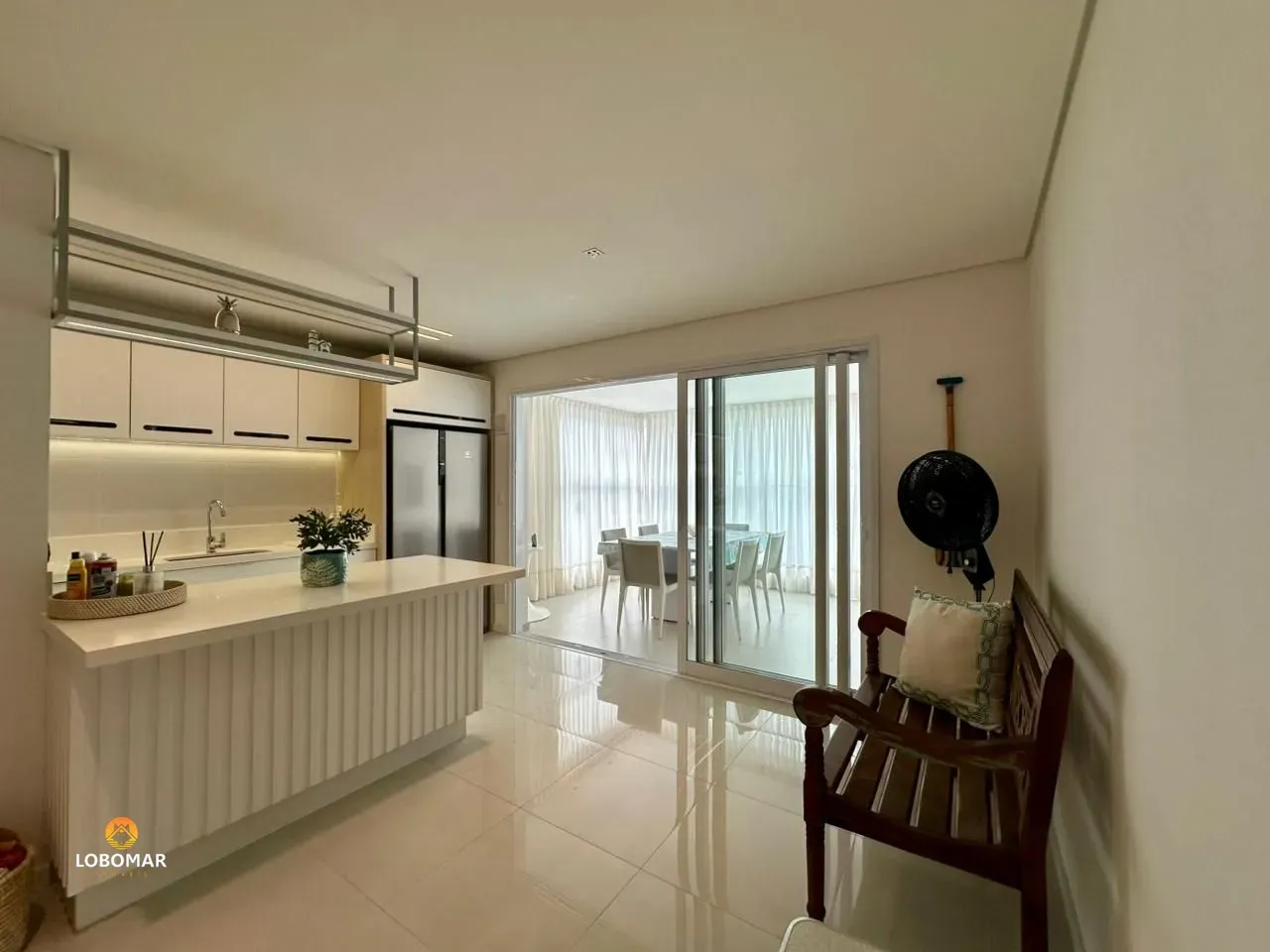 Apartamento mobiliado com 3 suítes e vista mar, quadra mar - Balneário Piçarras/ - foto 1