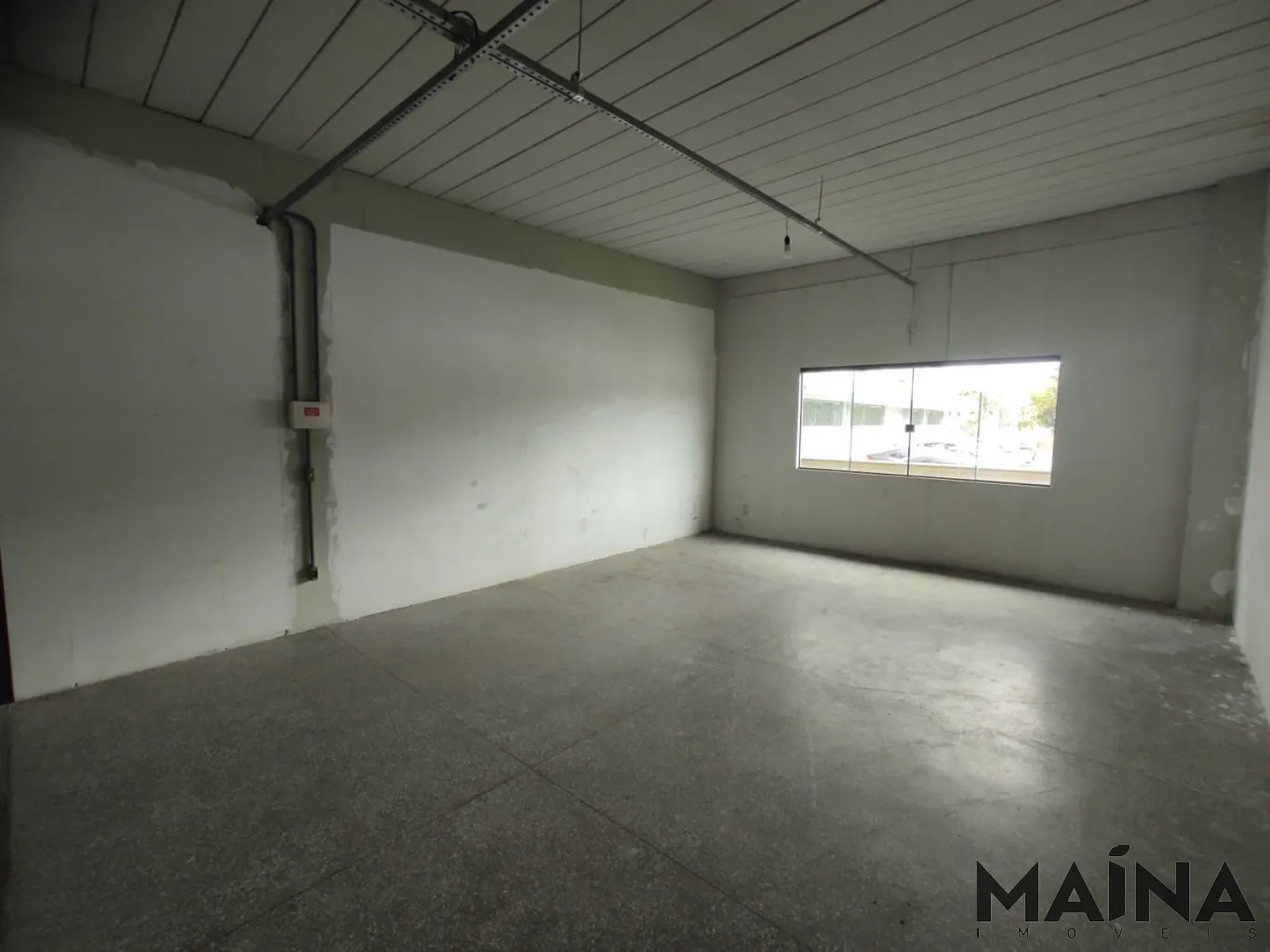 EXCELENTE SALA COMERCIAL COM UMA BOA LOCALIZAÇÃO! — foto 2