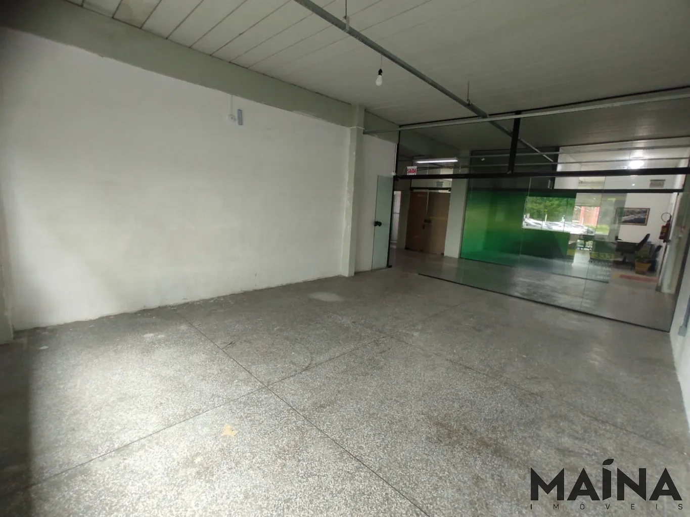 EXCELENTE SALA COMERCIAL COM UMA BOA LOCALIZAÇÃO! — foto 3
