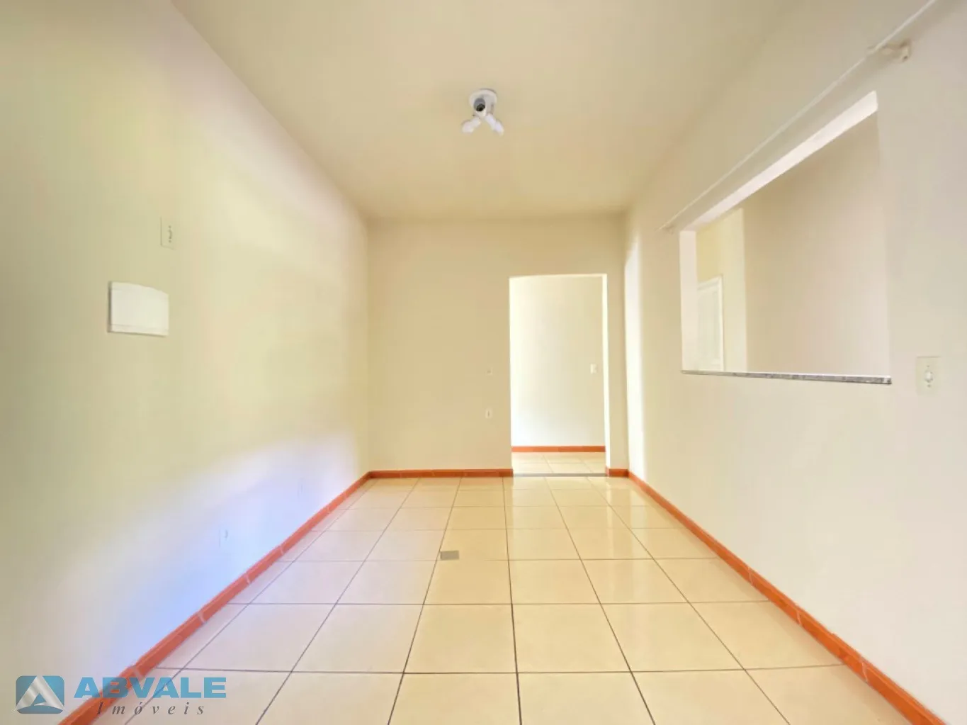 casa com 2 pavimentos, servindo também como 2 moradias, espaçoso pátio na frente e nos fundos — foto 2