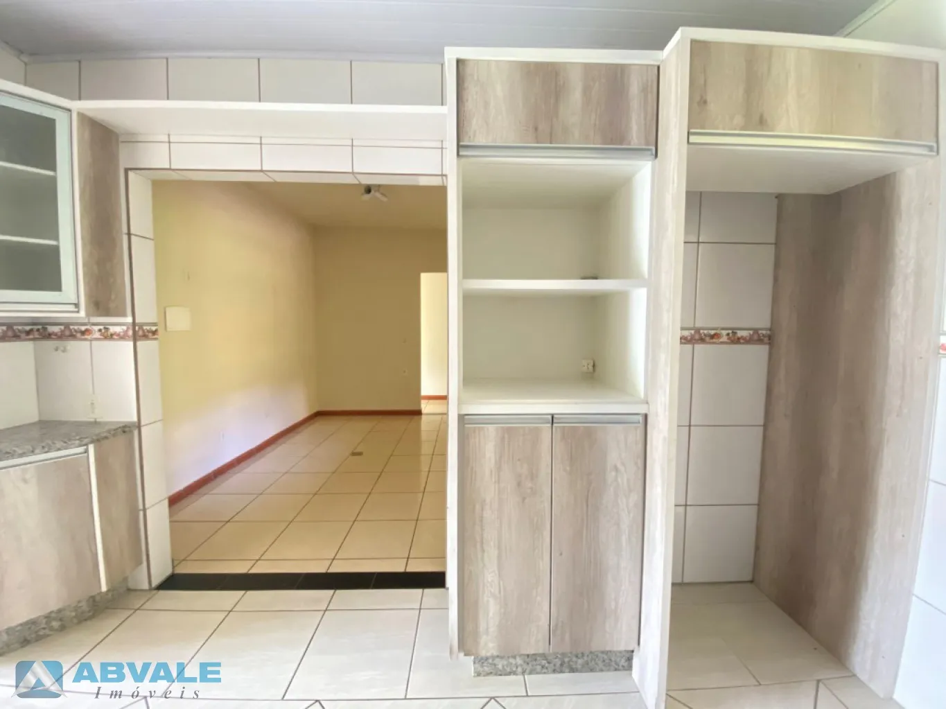 casa com 2 pavimentos, servindo também como 2 moradias, espaçoso pátio na frente e nos fundos — foto 3