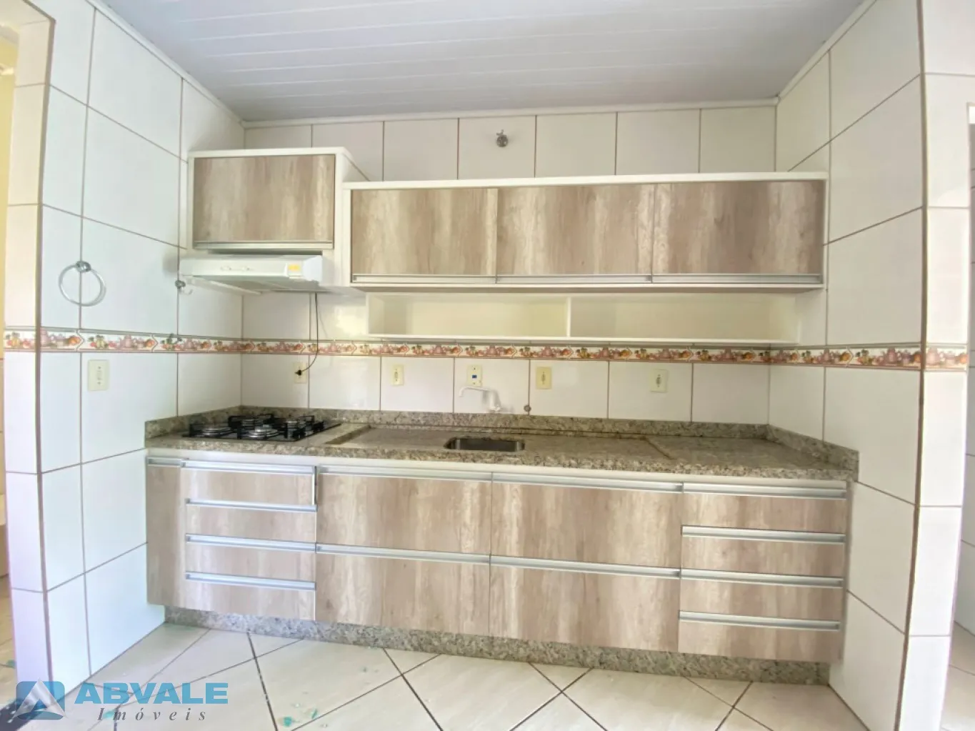 casa com 2 pavimentos, servindo também como 2 moradias, espaçoso pátio na frente e nos fundos — foto 4