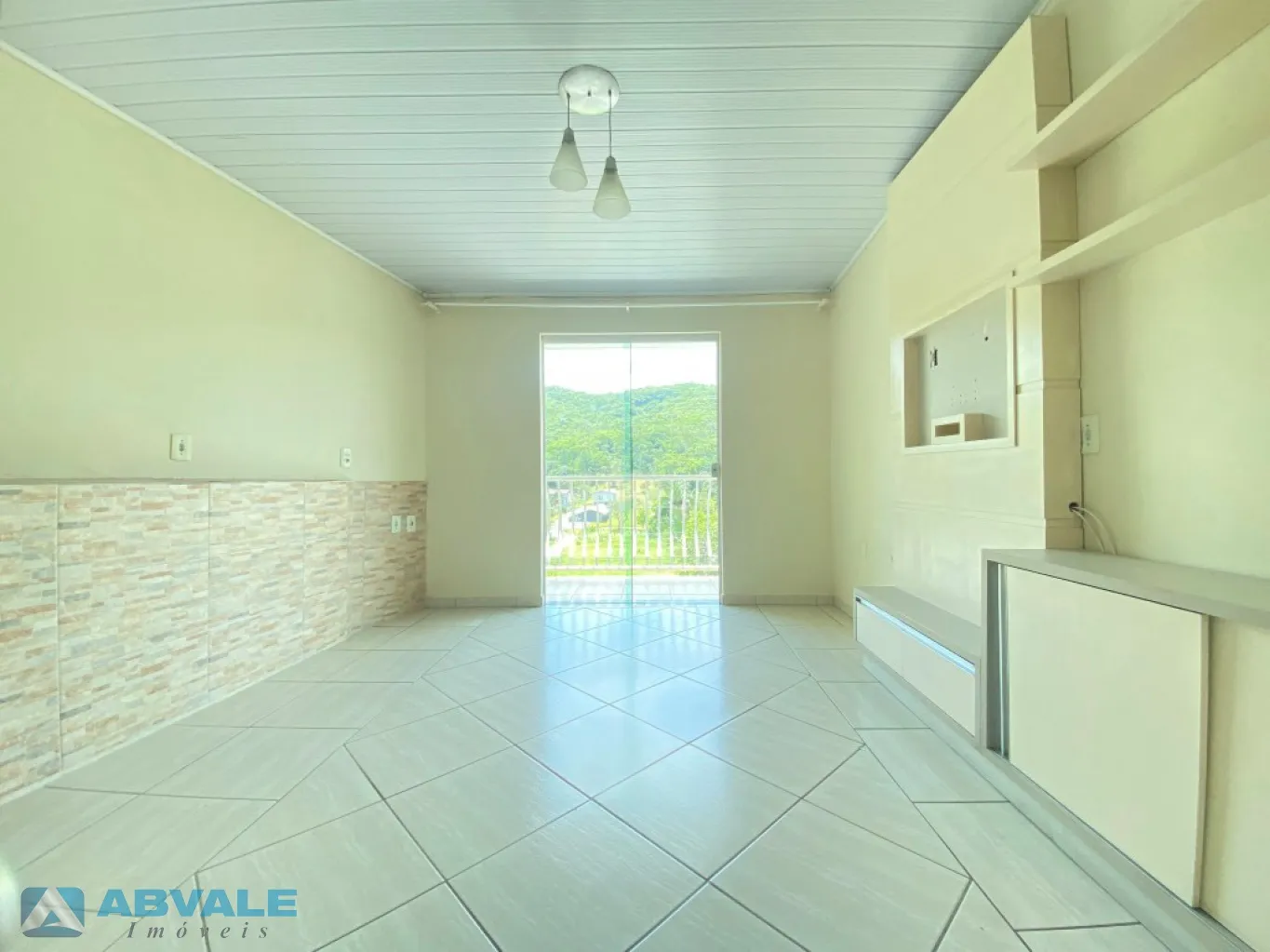 casa com 2 pavimentos, servindo também como 2 moradias, espaçoso pátio na frente e nos fundos — foto 5