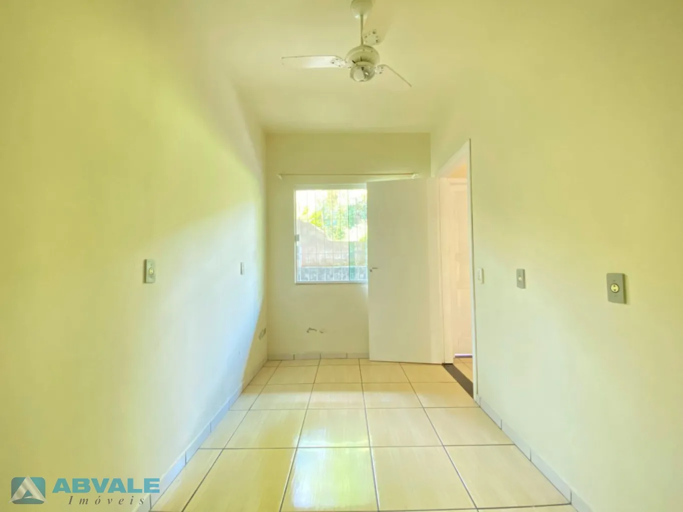 casa com 2 pavimentos, servindo também como 2 moradias, espaçoso pátio na frente e nos fundos — foto 7