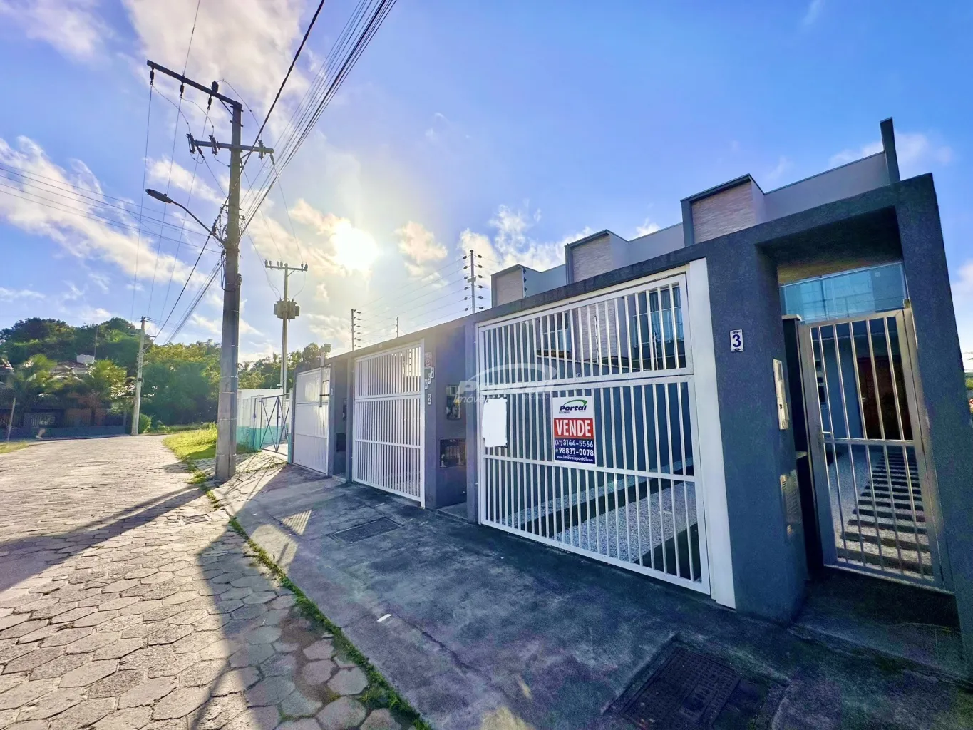 Sobrado com 2 suítes no centro de Balneário Piçarras/SC (Cód. 12617) - foto 1