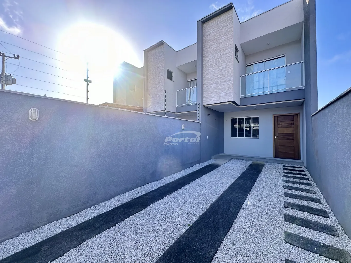 Sobrado com 2 suítes no centro de Balneário Piçarras/SC (Cód. 12617) — foto 2