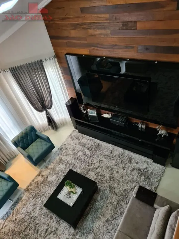 Ampla Casa no Bairro Fortaleza contendo 3 Quartos com 2 pisos — foto 4