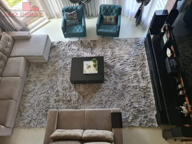 Ampla Casa no Bairro Fortaleza contendo 3 Quartos com 2 pisos — foto 5