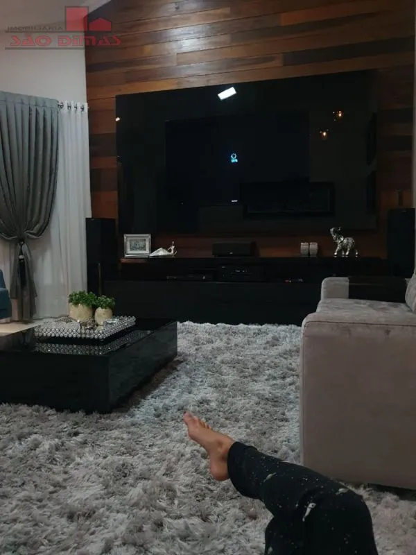 Ampla Casa no Bairro Fortaleza contendo 3 Quartos com 2 pisos — foto 6