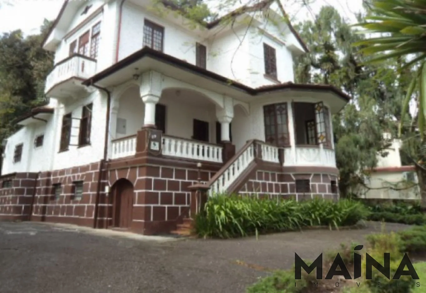 Casa no centro com amplo terreno em Blumenau - foto 1