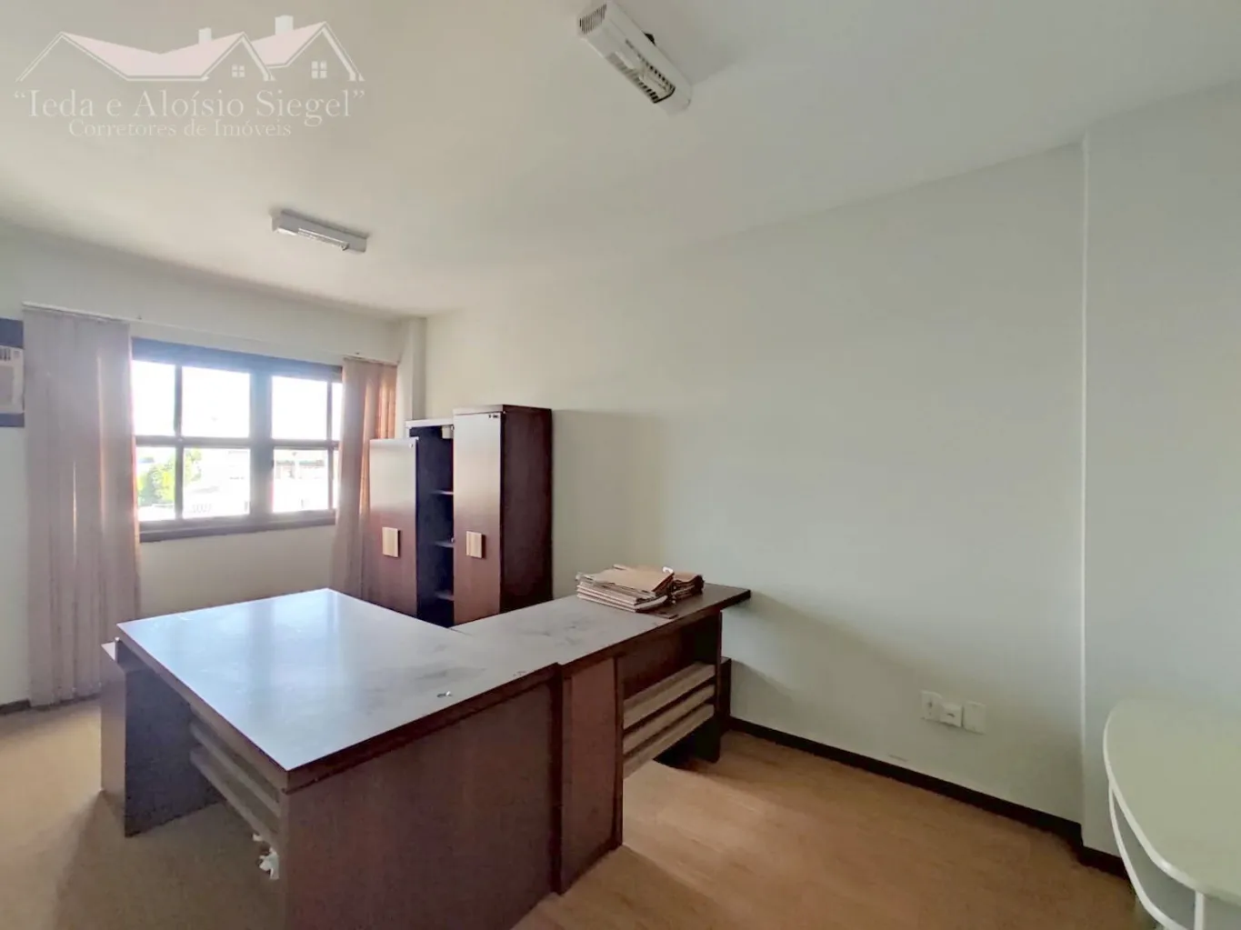 Sala Comercial no Centro de Timbó /SC Ref. 803 - foto 1