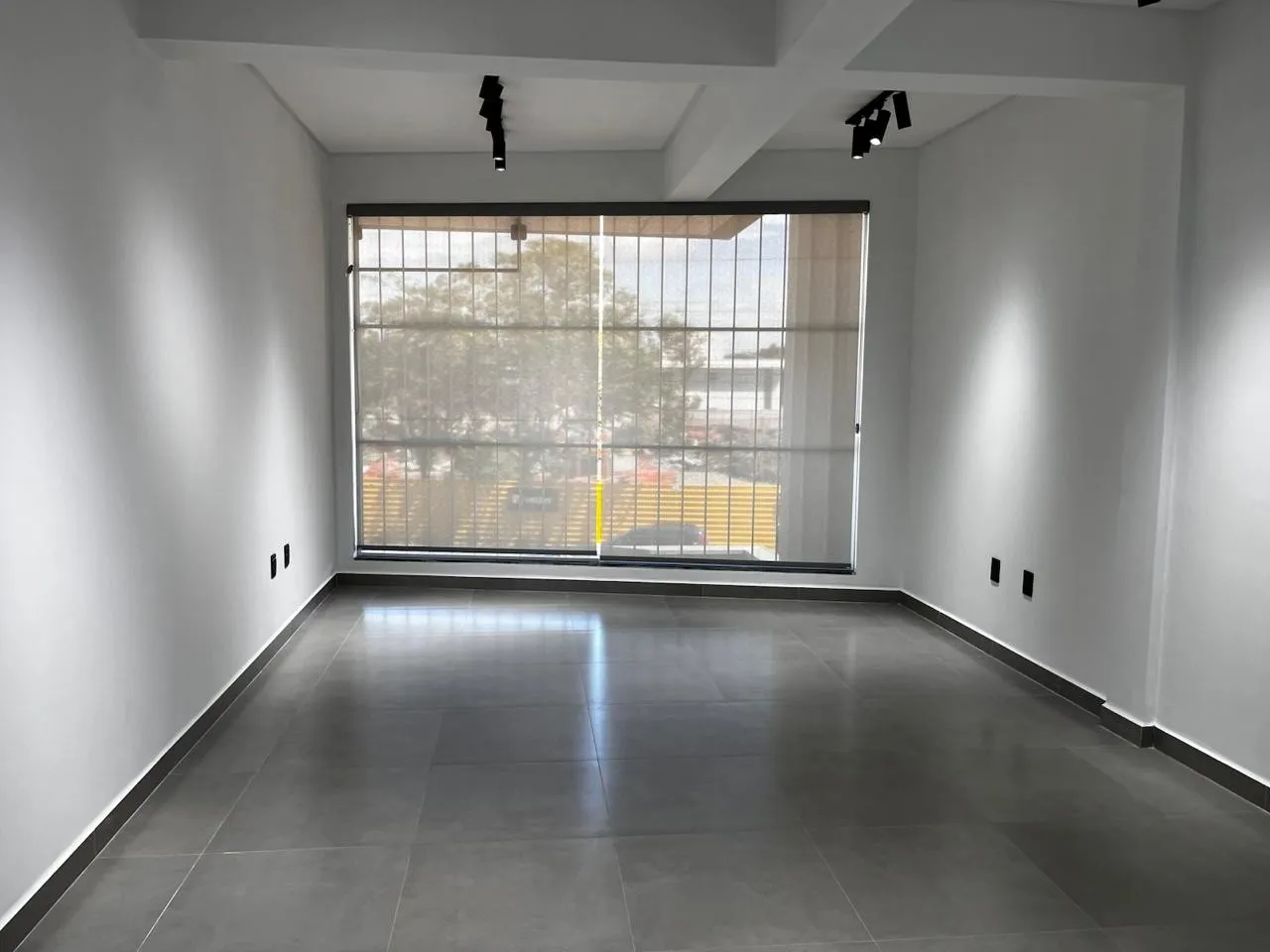 Sala comercial piso superior com cerca de 30m na Av. Nereu Ramos no bairro Itacolomi em Balneário Piçarras/SC (Cód. 12748) — foto 6