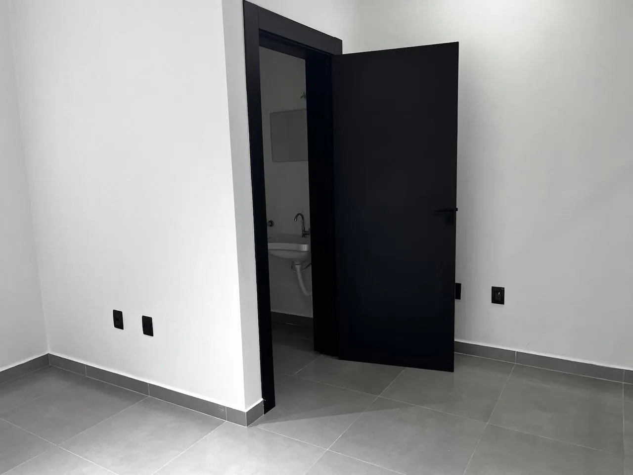 Sala comercial piso superior com cerca de 30m na Av. Nereu Ramos no bairro Itacolomi em Balneário Piçarras/SC (Cód. 12748) — foto 7