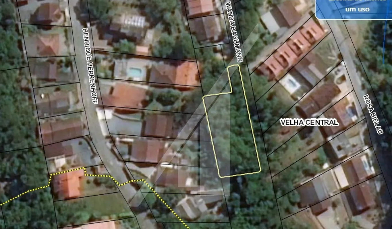 AMPLO E PLANO TERRENO localizado na rua Wanda Bachmann , excelente para casas geminadas sobrados, ou condomínio fechado — foto 2