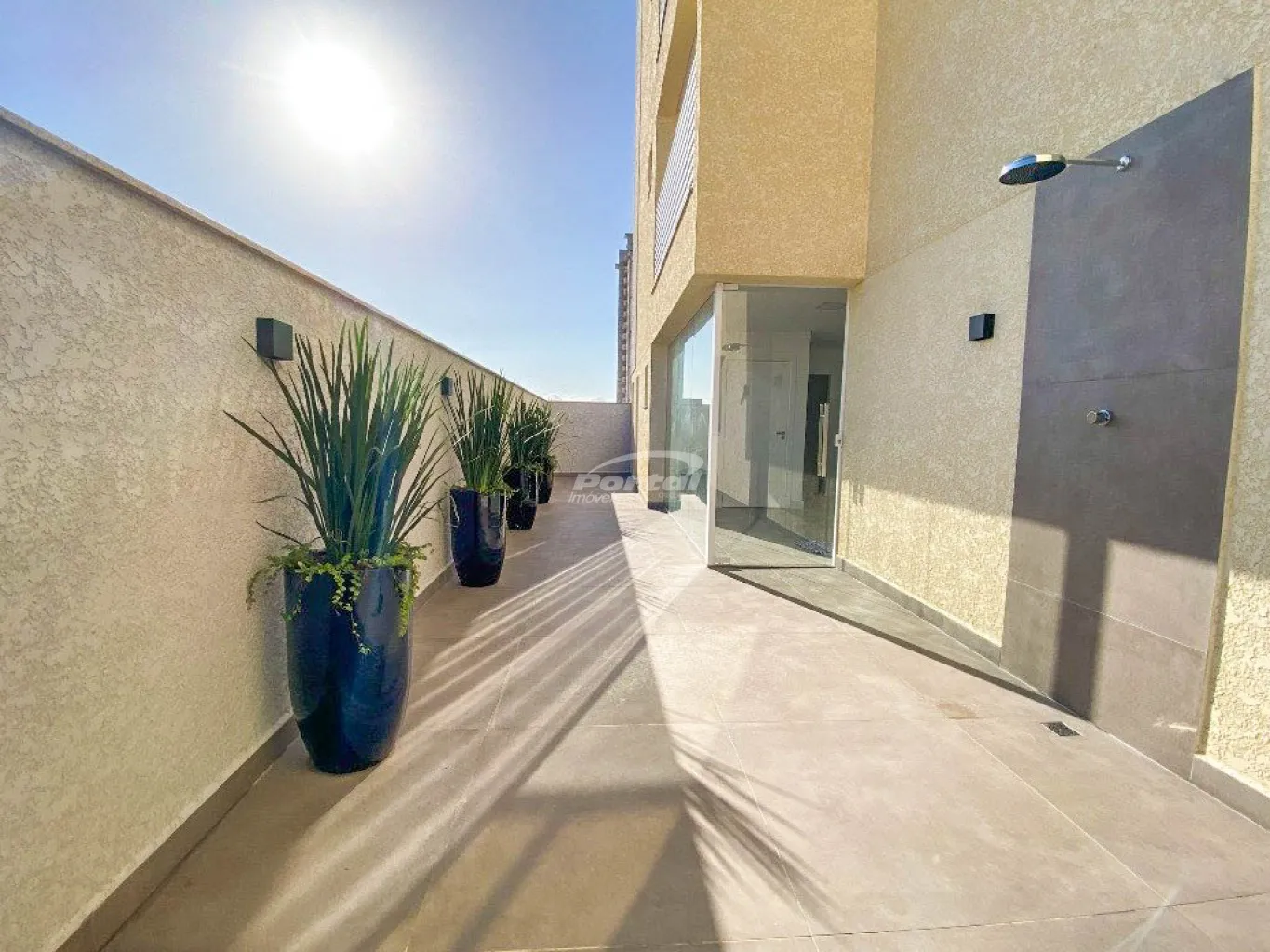 Apartamento com 3 suítes, a cerca de 100 metros do mar no centro de Balneário Piçarras/SC (Cód. 12854) — foto 2