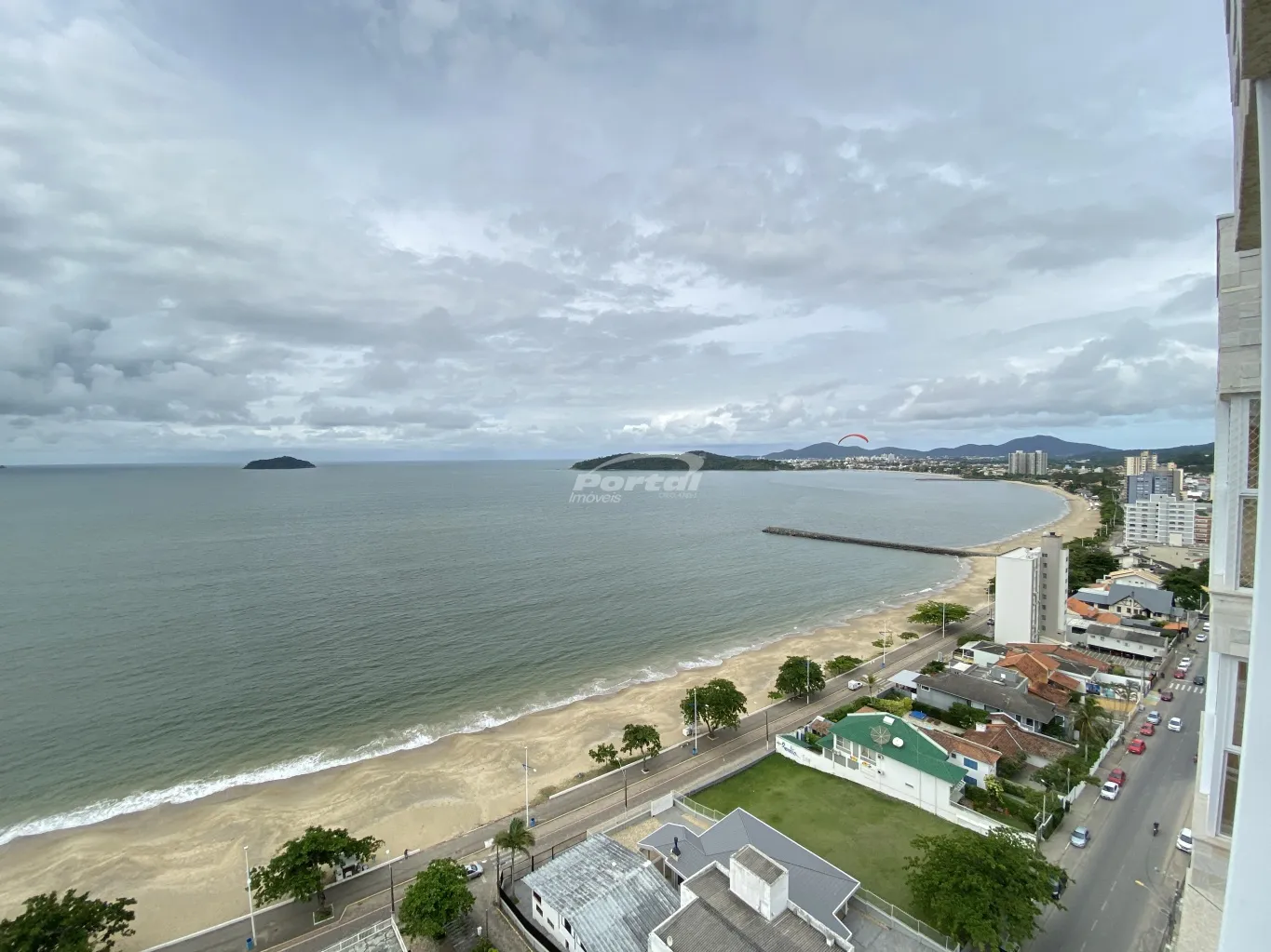 Apartamento com 3 suítes, a cerca de 100 metros do mar no centro de Balneário Piçarras/SC (Cód. 12854) — foto 7