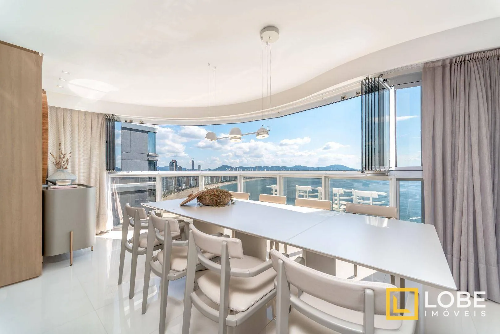 Apartamento à venda com 4 quartos e 4 suítes, 4 vagas, 237m² no Barra Sul, Balneário Camboriú - foto 1