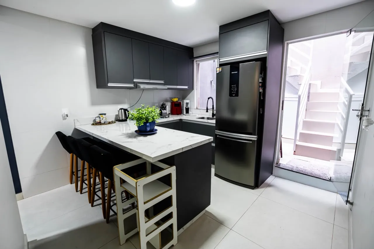 Casa à venda com 2 quartos, sendo 2 suítes, 2 vagas, 91m² na região do bairro Água Verde, próximo à Rua Johann Ohf, Blumenau